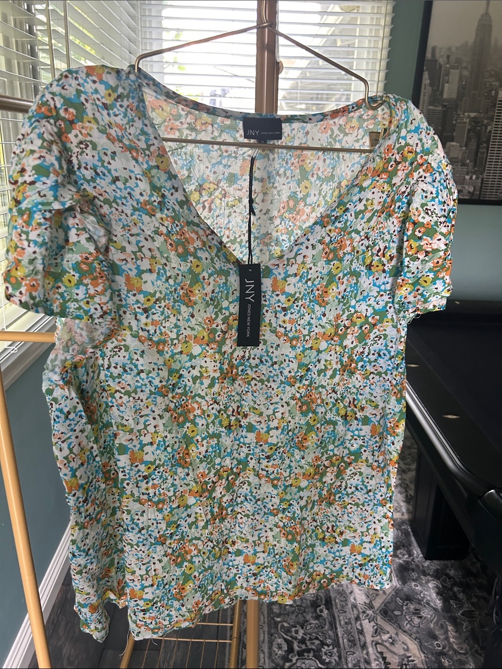 Jones New York Floral V-Neck Blouse in Blue, Green & Orange. NWT. Size 2X.